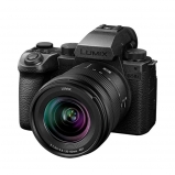 LUMIX DC-S5M2KE,  Full-frame, tükör nélküli készülékváz + S-R2060 optika