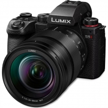 LUMIX DC-S5M2ME FullFrame, tükör nélküli készülék váz + R24105 optika