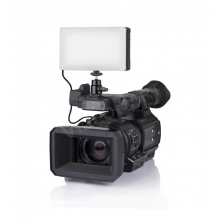 SWIT S-2241, SMD LED kameralámpa, 3200K-5600K, 640 lux, 10-100% fényerő 