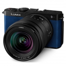 LUMIX DC-S9KE-A Full-Frame kompakt fényképezőgép váz és S-R2060 optika - égszínkék